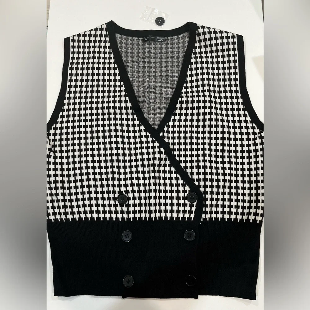 DAZY geo pattern double breasted sleeveless cardigan 🐚 - Picture 6 of 7